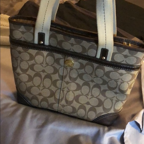 Coach hand bag - Picture 3 of 6